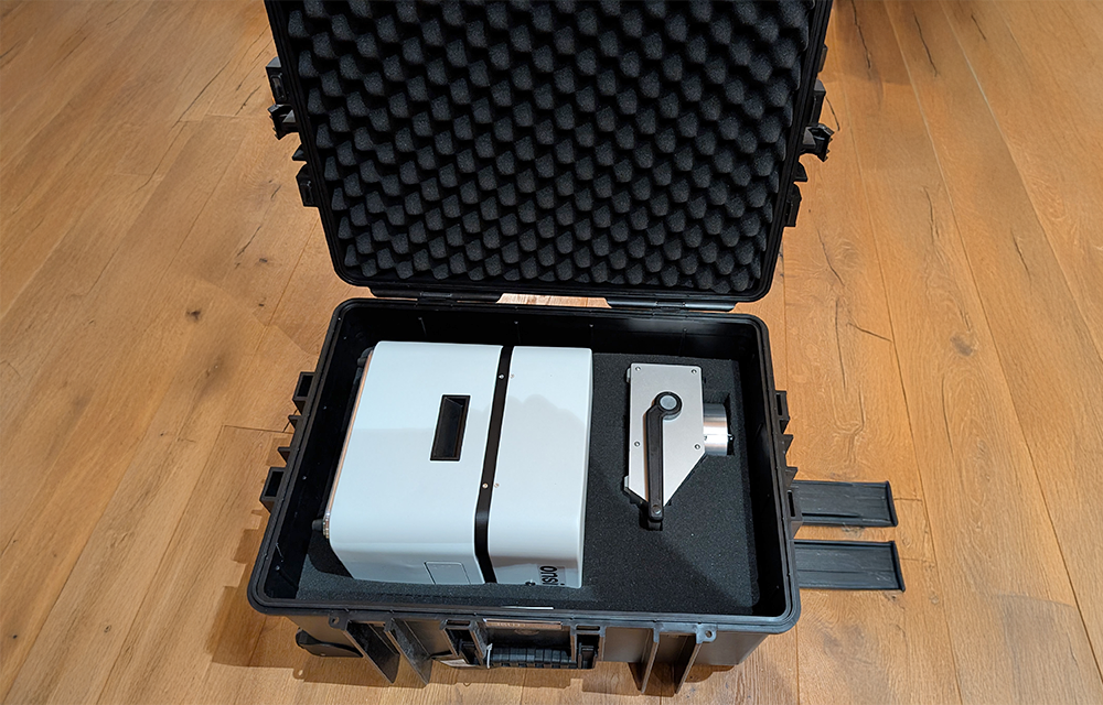 PartSens und M-Bass zusammen in der ersten Rundum-sorglos-Transportbox. Vorbereitet für den direkten mobilen Einsatz. Rausholen, Probe nehmen, analysieren, fertig.